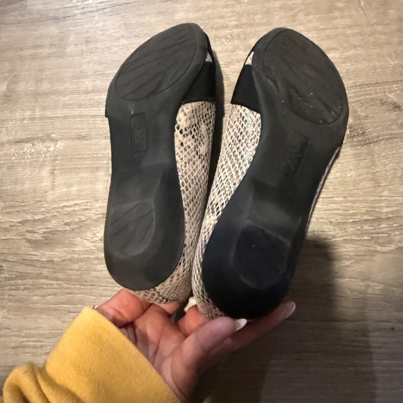 Anne Klein Snake Flat 9 EUC - Picture 6 of 11